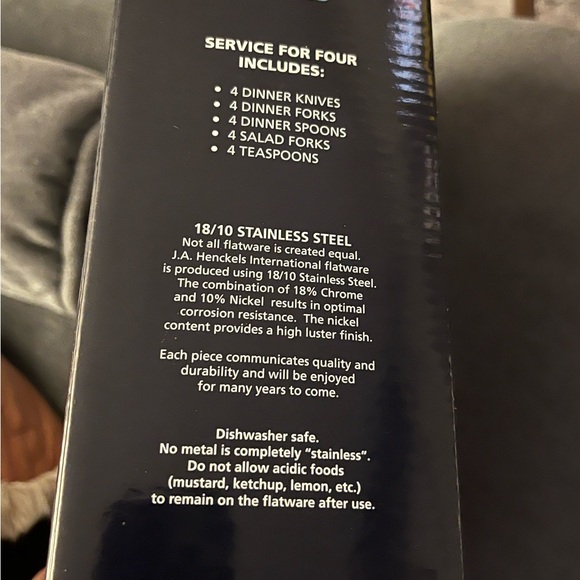 Stainless Steel 20-Piece Flatware Set - Picture 3 of 4